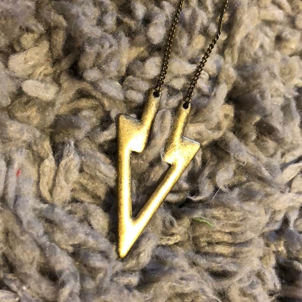 Long arrow neckace
